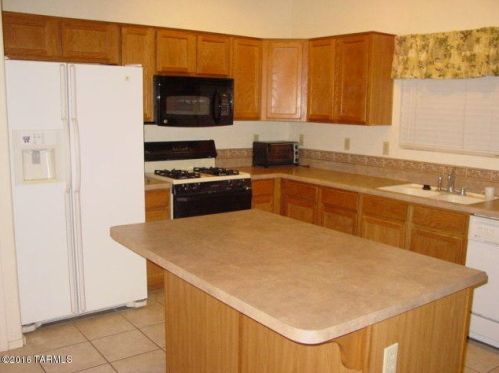 9031 Marci Lynne Way, Tucson AZ  85747-5630 exterior