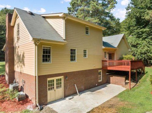 3845 Laurel Fls Dr, Lithonia GA 30039-6586 exterior