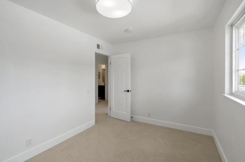 501 Crosslees Dr, San Jose CA  95111-1828 exterior