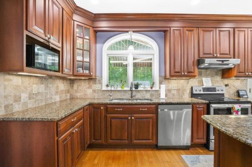 15 Longview Dr, Concord NH  03304-4809 exterior