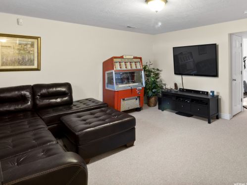 9450 Meckailee Cv, Sandy UT 84070 exterior