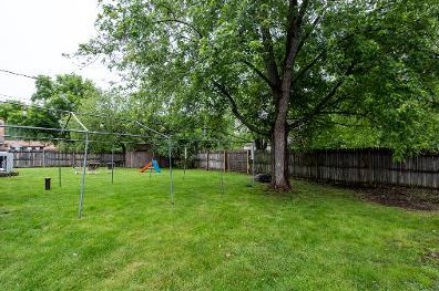 38171 Loyola Ave, Waukegan IL 60087-1639 exterior