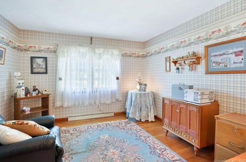 2 Tanglewood Ave, Enfield CT 06082-2622 exterior