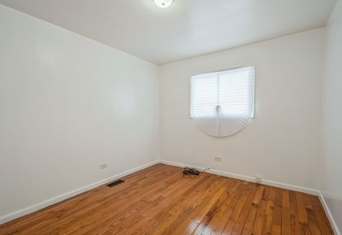 68 95th St, Chicago IL 60617-5053 exterior