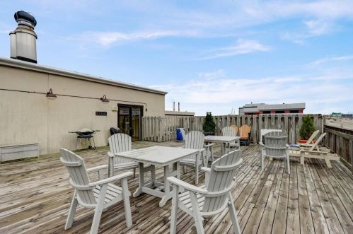 418 3rd St, Milwaukee WI 53203-3012 exterior