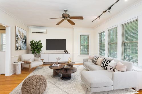 6645 Campbell Ave, Chicago, IL 60645-5018