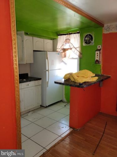 117 Spg Vly Rd, Darby PA 19023-1419 exterior