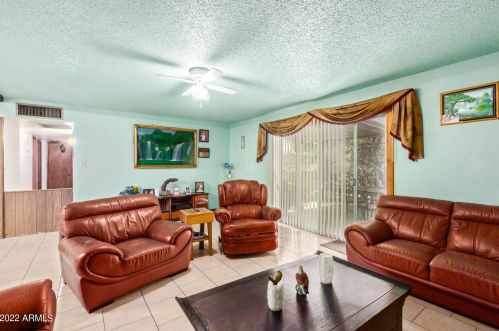 6182 Earll Dr, Phoenix AZ 85033-5841 exterior