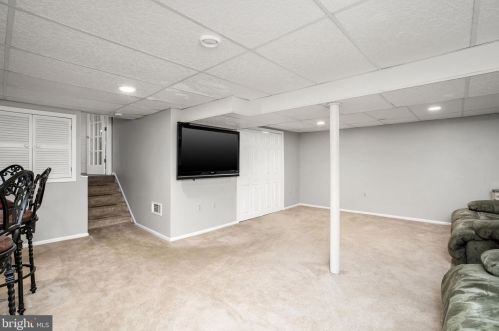 50 Crestwood Dr, Trenton NJ 08690-1938 exterior