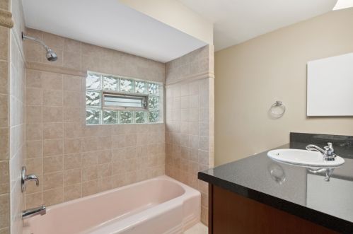 9022 Rockwell Ave, Chicago IL 60805-1314 exterior