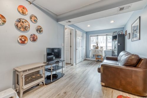 8 Linda Ln, Babylon NY exterior