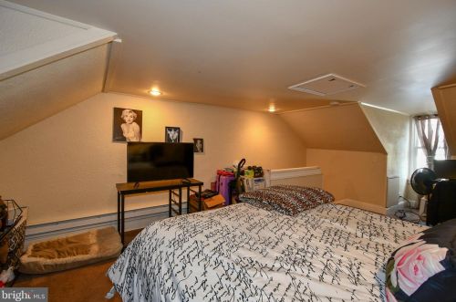 331 Cherry St, Pottstown PA 19464-5943 exterior