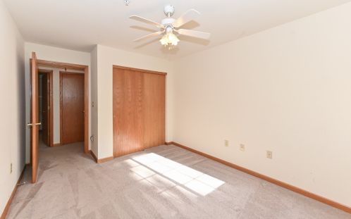 4935 Maple Leaf Cir, Milwaukee WI 53220-2780 exterior