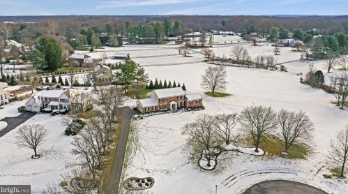 19840 Meredith Dr, Rockville MD 20855-2426 exterior