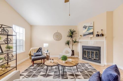 8400 Dixon Dr, Austin TX  78745-7515 exterior