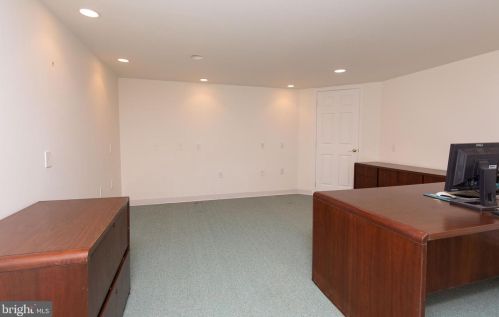 2076 Packard Ave, Huntingdon Valley PA 19006-6418 exterior