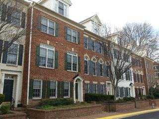 1650 Colonial Hills Dr, Mc Lean VA  22102-2949 exterior