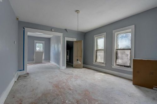 2443 Oakland Ave, Milwaukee WI  53211-4335 exterior