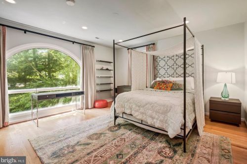 1926 Massachusetts Ave, Mc Lean VA 22101-4907 exterior