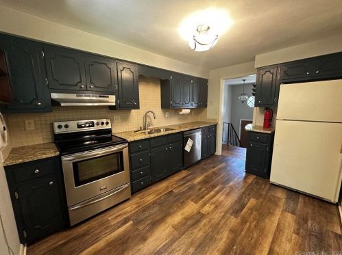 87 Box Mtn Dr, Vernon CT 06066-6305 exterior