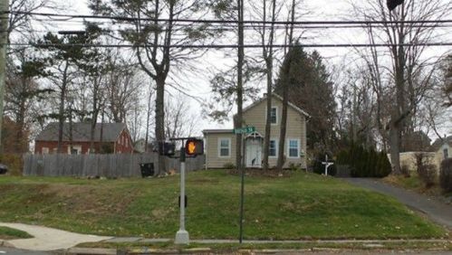 170 Broad St, Meriden CT  06450-6524 exterior