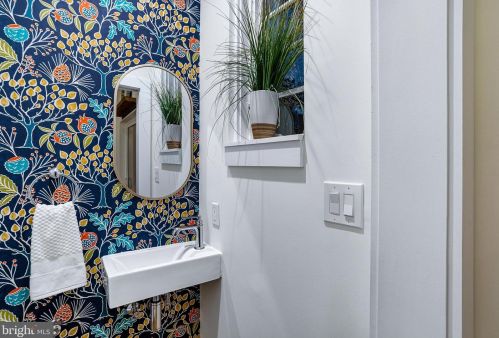 302 Rhode Is Ave, Washington DC 20001-1827 exterior