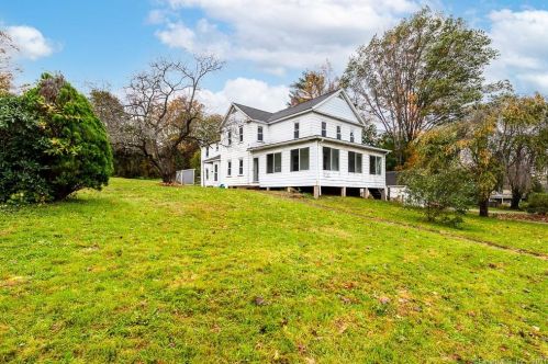 1075 Poquonock Ave, Windsor CT 06095-1234 exterior