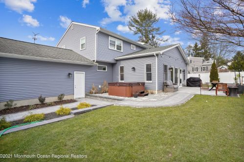 30 Cardinal Rd, Middletown NJ 07748-3262 exterior