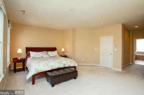 1012 Havencrest St, Rockville MD  20850-6090 exterior