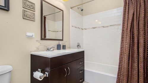 3935 Drake Ave, Chicago IL 60618-2219 exterior