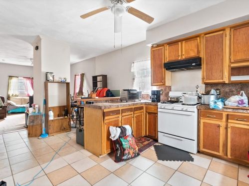 213 Pavilion Ave, Providence RI 02905-1621 exterior