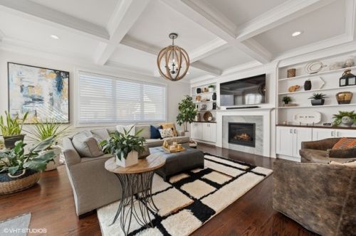 566 Swain Ave, Elmhurst, IL 60126-3830