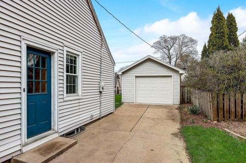 936 Currie Pl, Milwaukee WI 53213-3006 exterior