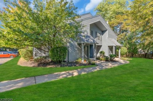 305 Woodhaven Dr, Edison NJ  08817-3797 exterior