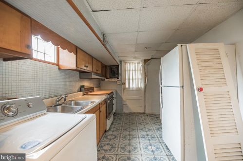 8623 Jackson St, Philadelphia PA 19145-3833 exterior