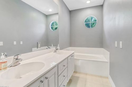 6068 Towncenter Cir, Naples FL 34119-9556 exterior