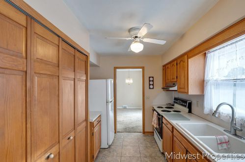 1700 Rodney Cir, Grand Rapids MI 49505-4439 exterior