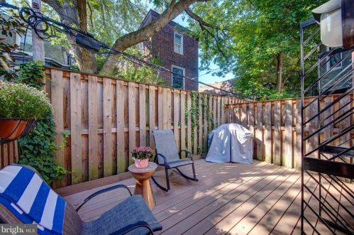 2004 Brandywine St, Philadelphia PA 19130-3204 exterior