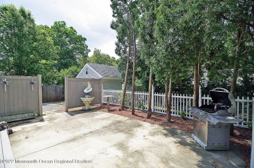 363 Constitution Dr, Lacey NJ 08731-1723 exterior