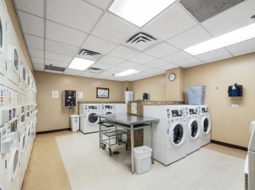 525 Hawthorne Pl, Chicago IL  60657-2907 exterior