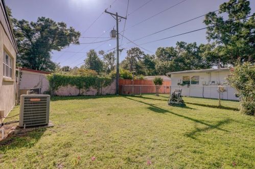 825 Riv Dr, Tampa FL 33617-7864 exterior