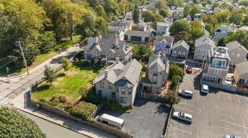 51 Dearborn St, Middletown, RI 02840-3407