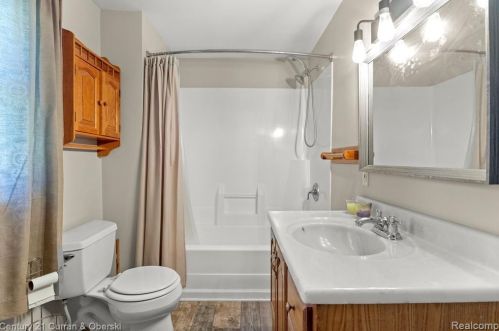 1787 Sashabaw Rd, Brandon MI  48462-9163 exterior