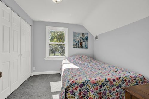 5504 33rd St, Milwaukee WI  53221-4026 exterior