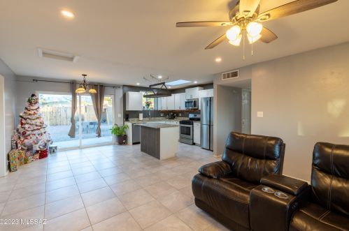 8051 Malvern St, Tucson AZ  85710-4238 exterior