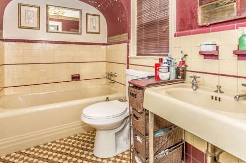 195 Munro Blvd, Valley Stream NY 11581-3439 exterior