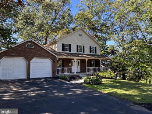 160 Oak Hills Dr, Hanover, PA 17331-9442