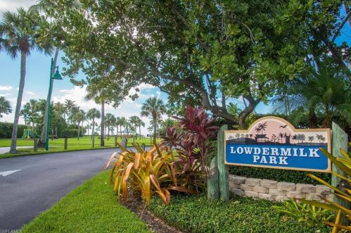 1162 8th Ter, Naples FL exterior