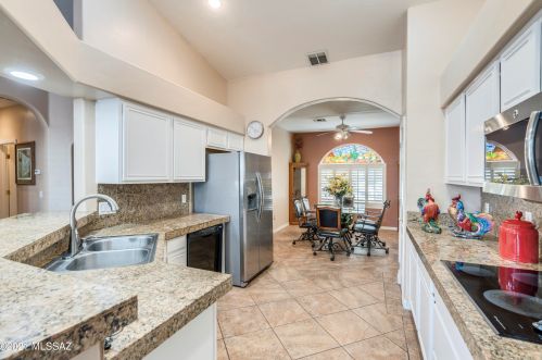 1534 Bank Swallow Rd, Green Valley AZ 85614-6025 exterior