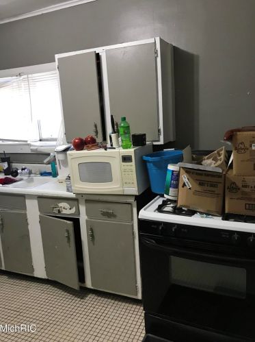 2513 Sanford St, Meskegon MI 49444-1445 exterior